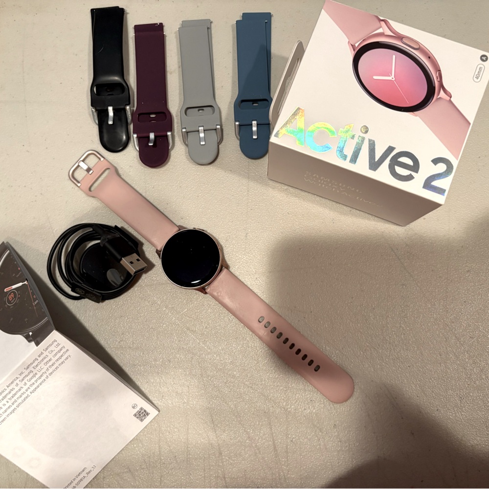 Samsung Galaxyxy watch, Active 2, box charger 40mm pink excellent condition.